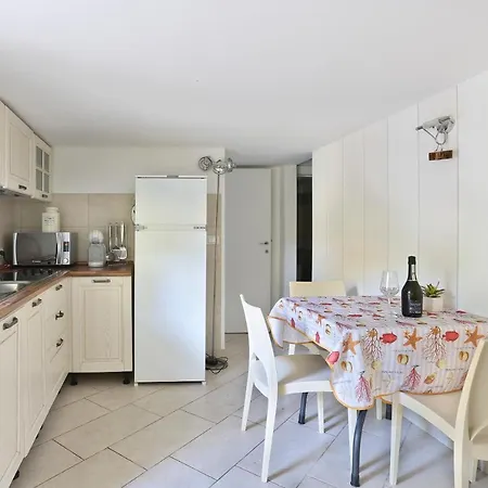 Maison Sophie, 200m Dal Mare Apartment *
