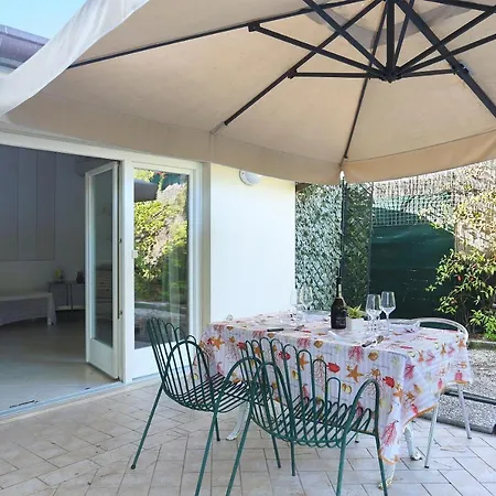 Maison Sophie, 200m Dal Mare Apartment *