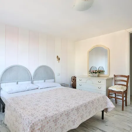 Maison Sophie, 200m Dal Mare Apartment Pietrasanta