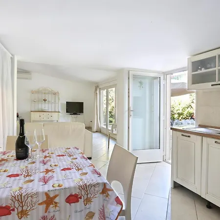 Apartment Maison Sophie, 200m Dal Mare *